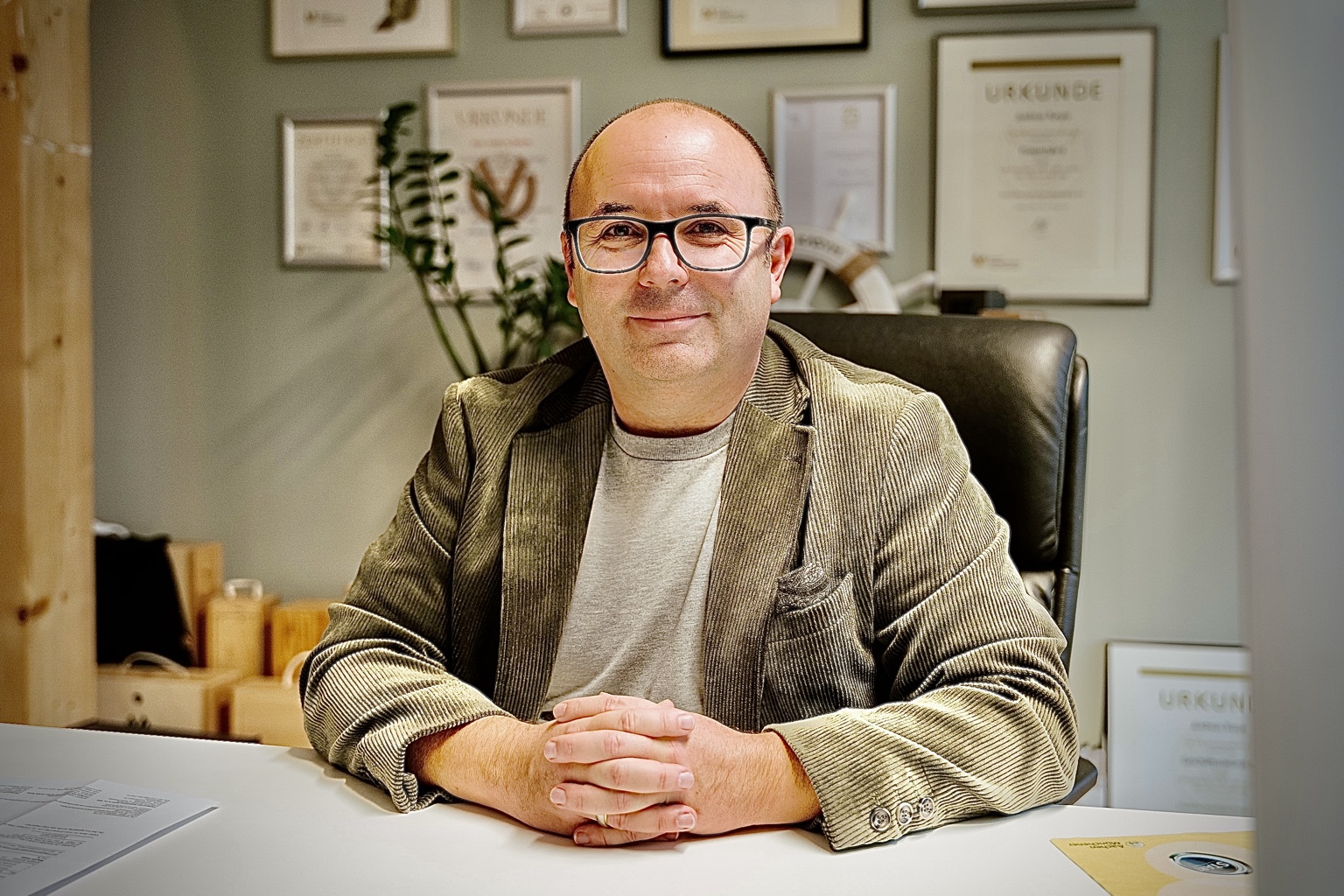 Andreas Rasym im persönlichen Gespräch in seiner Hauptgeschäftsstelle